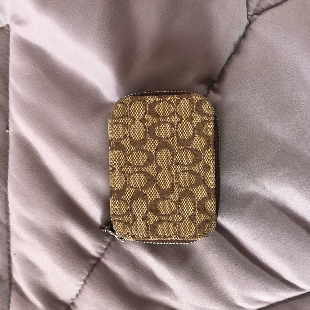 Coach travel box